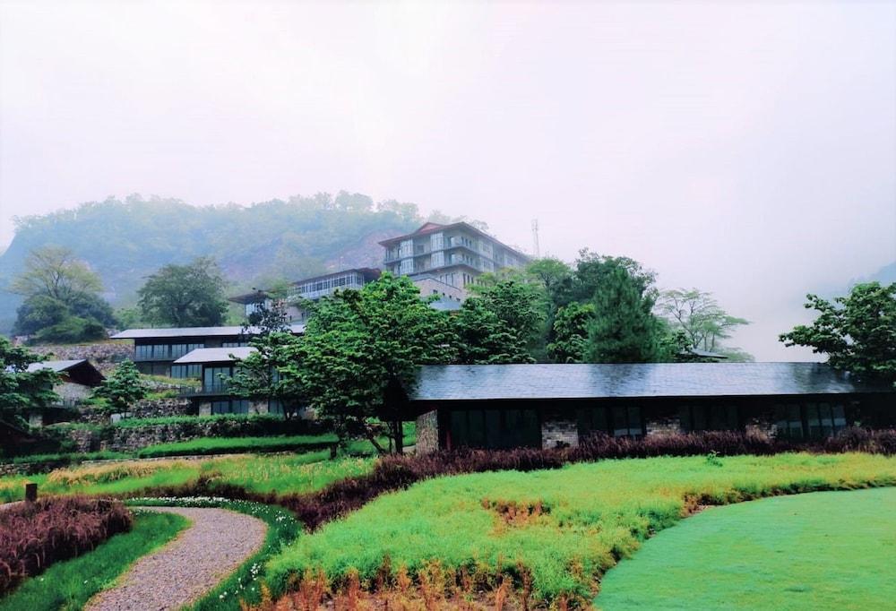 Taj Rishikesh Resort And Spa Dehradun Eksteriør billede